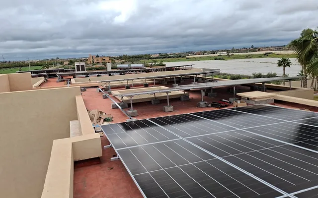 Installation solaire On-Grid 50 kW pour une villa à Marrakech